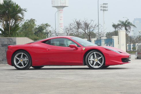 Xe Ferrari 458 Italia tại Việt Nam có chiều cao chỉ 1,2m